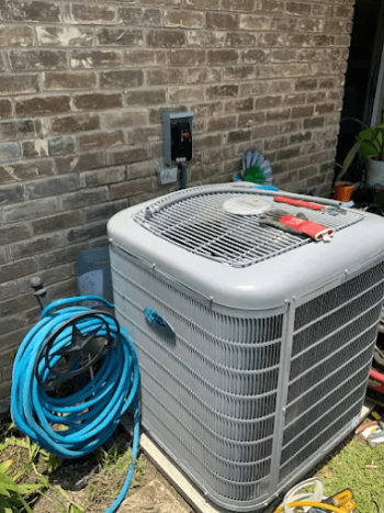 AC unit serviced by Barbosa Plumbing & Air Conditioning. Call (214) 351-7030 to schedule your AC service.